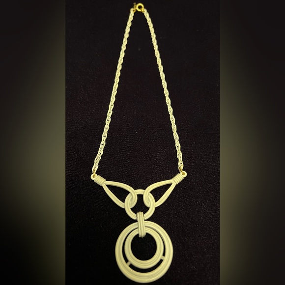 CROWN TRIFARI Vintage White Painted Metal Artistic Necklace - Picture 2 of 3